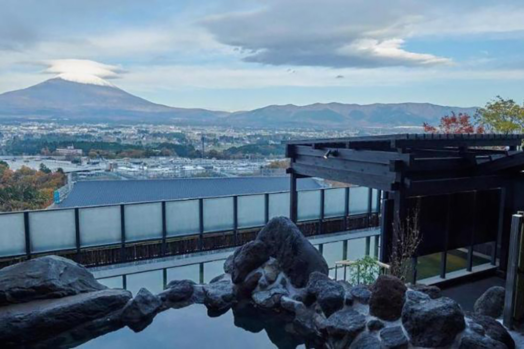 CladGotemba_Hakone_Ausblick